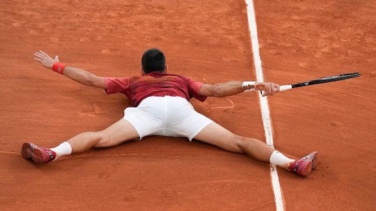 Novak Djokovic verhinderte eine schmerzhafte Bauchlandung.