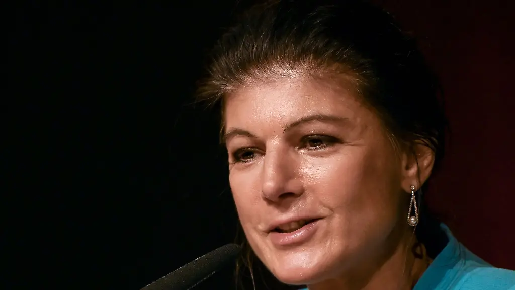 Sahra-Wagenknecht-Die-Linke-bei-ihrem-Auftritt-im-Steintor-Variete-Halle