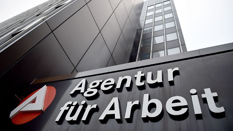 Im Mai waren nur noch 702.000 offene Stellen bei der Bundesagentur gemeldet .