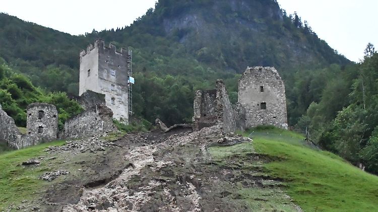 Seit dem Ende des 18. Jahrhunderts ist die Burg Falkenstein eine Ruine, jetzt rutscht ein Teil des Denkmals ab.