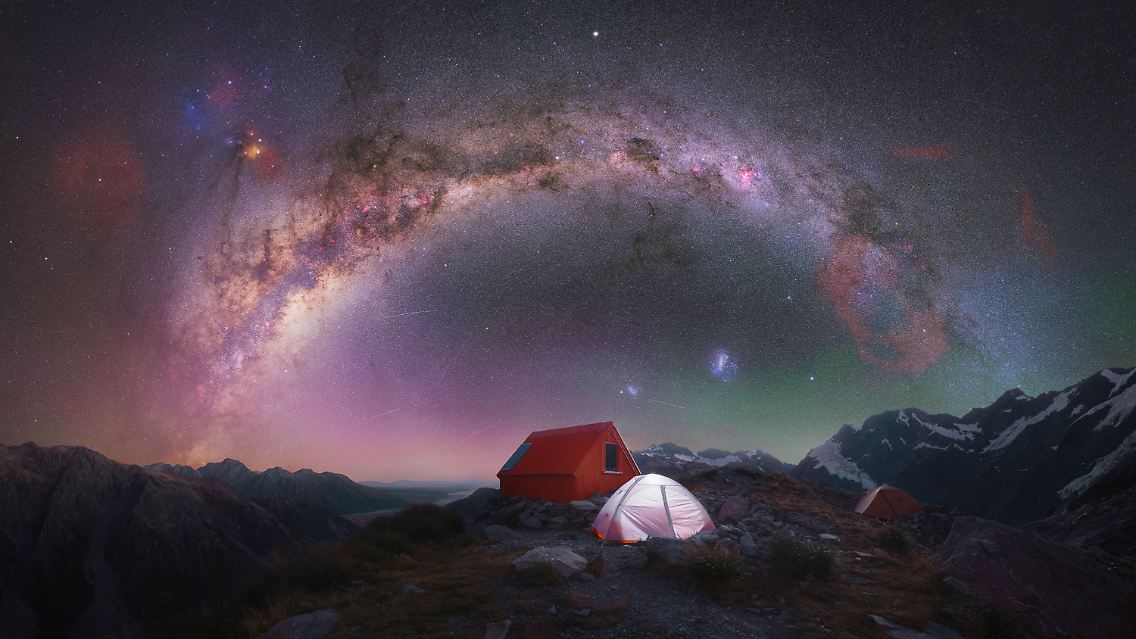 ... dass Göttin Hera Milch verspritzte, als sie im Schlaf ein Kind stillte und beim Aufwachen feststellte, dass es Hermes war, der uneheliche Sohn ihres Gatten Zeus. Dieses Motiv wurde beim Sonnenaufgang im Mount-Cook-Nationalpark in Neuseeland aufgenommen.