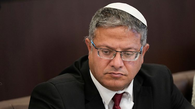 Es könne nicht sein, dass Israel von der Hisbollah angegriffen werde, während im Libanon Ruhe herrsche, beklagt der israelische Polizeiminister Ben-Gvir. 