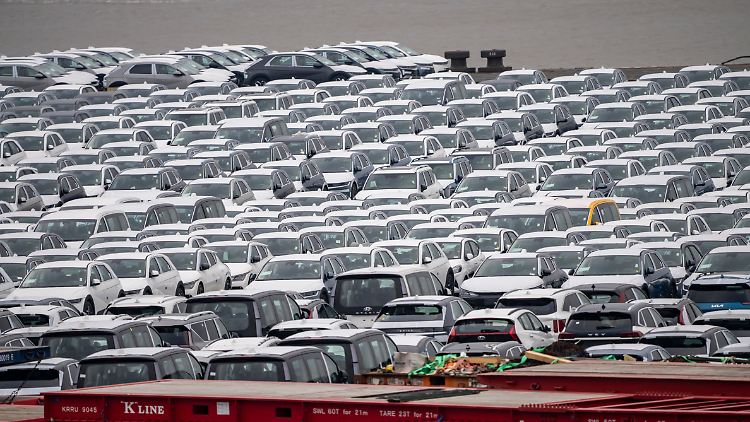 Immer mehr E-Autos werden produziert, aber nicht verkauft.