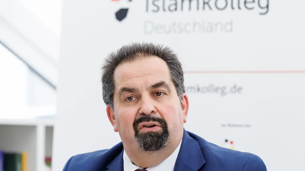 Aiman-Mazyek-Vorsitzender-des-Zentralrats-der-Muslime-in-Deutschland-bei-einer-Veranstaltung-in-Osnabrueck