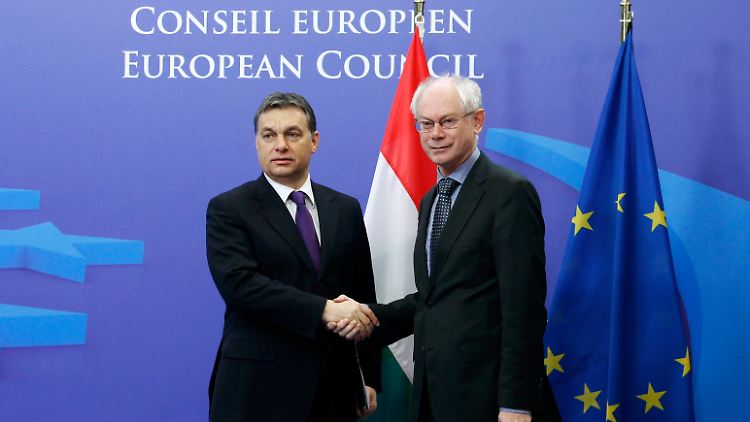 Die Regierung von Viktor Orban (hier mit Herman van Rompuy) befindet sich offenbar auf Versöhnungskurs.