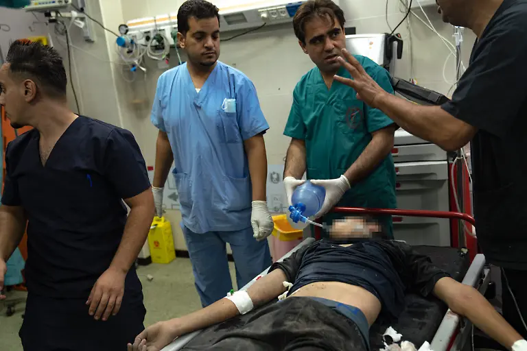 AP23290283757665-blurred