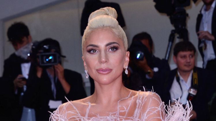 Doch kein Babybauch: Lady Gaga quält sich im Gym.