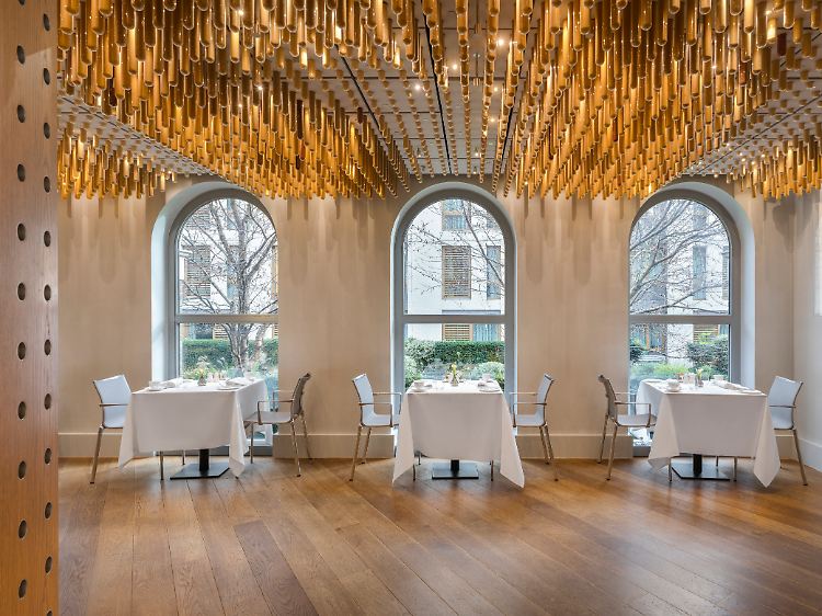 Das stilvolle Restaurant des Hauses bietet erstklassige Menüs in privater Atmosphäre.