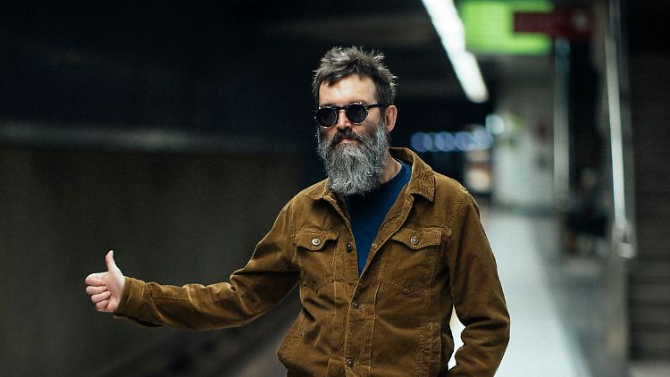 EELS_LEAD_PHOTO_by_Gus_Black.jpg