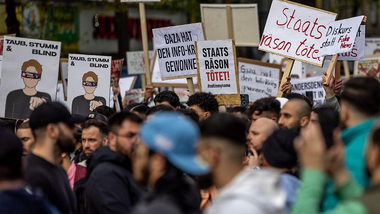 In Hamburg hatten Anhänger der islamistischen Gruppierung Muslim Interaktiv extremistische Parolen skandiert. 