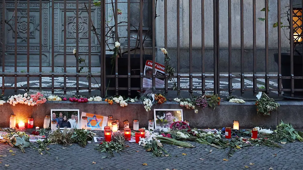 4152561db878d216f45e82f0212c6150