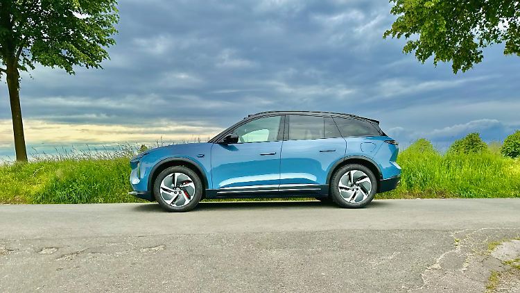 Mit 4,85 Metern Länge ist der EL6 kein ganz kleines Auto für die Mittelklasse.