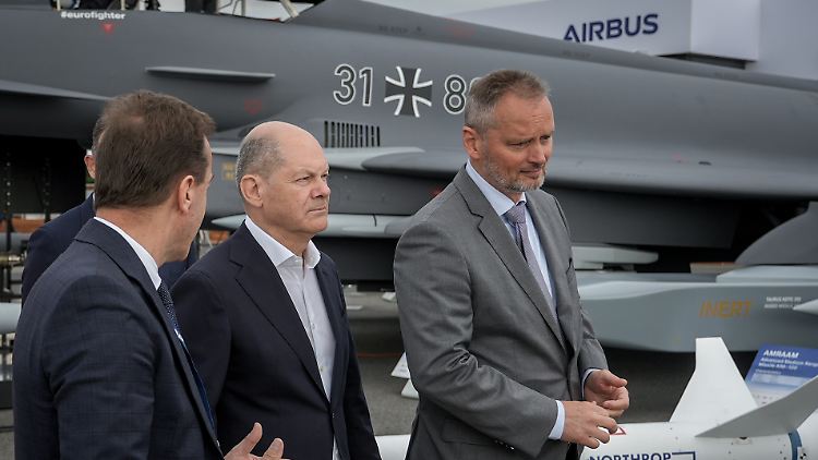Zum Auftakt der Internationalen Luft- und Raumfahrtausstellung hält Bundeskanzler Scholz eine Ansprache.