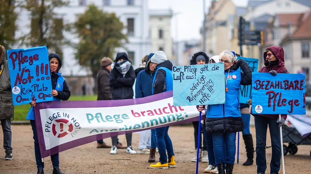 Das-Buendnis-Pflege-in-Not-protestiert
