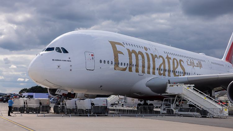 Allen Passagieren, die auf Flügen nach, von oder über Dubai reisten, sei es "verboten, Pager und Walkie-Talkies in ihrem Gepäck oder in der Kabine mitzuführen".