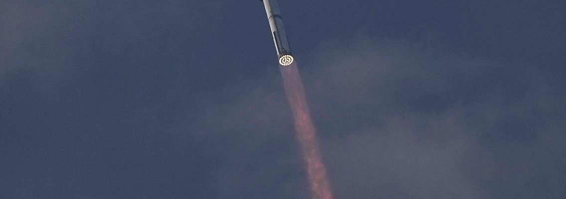 SpaceX's Mega-Rakete Starship bei ihrem dritten Testflug - ein weiterer Teststart steht bevor.