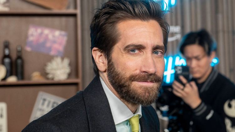 Jake Gyllenhaal präsentiert seine Kontaktlinsen.