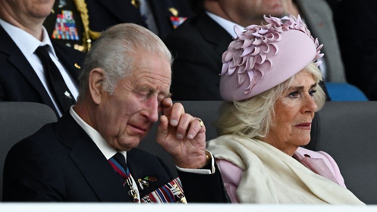 Charles weint, Camilla hat feuchte Augen: D-Day-Feierlichkeiten gegen den Royals sichtlich nahe.