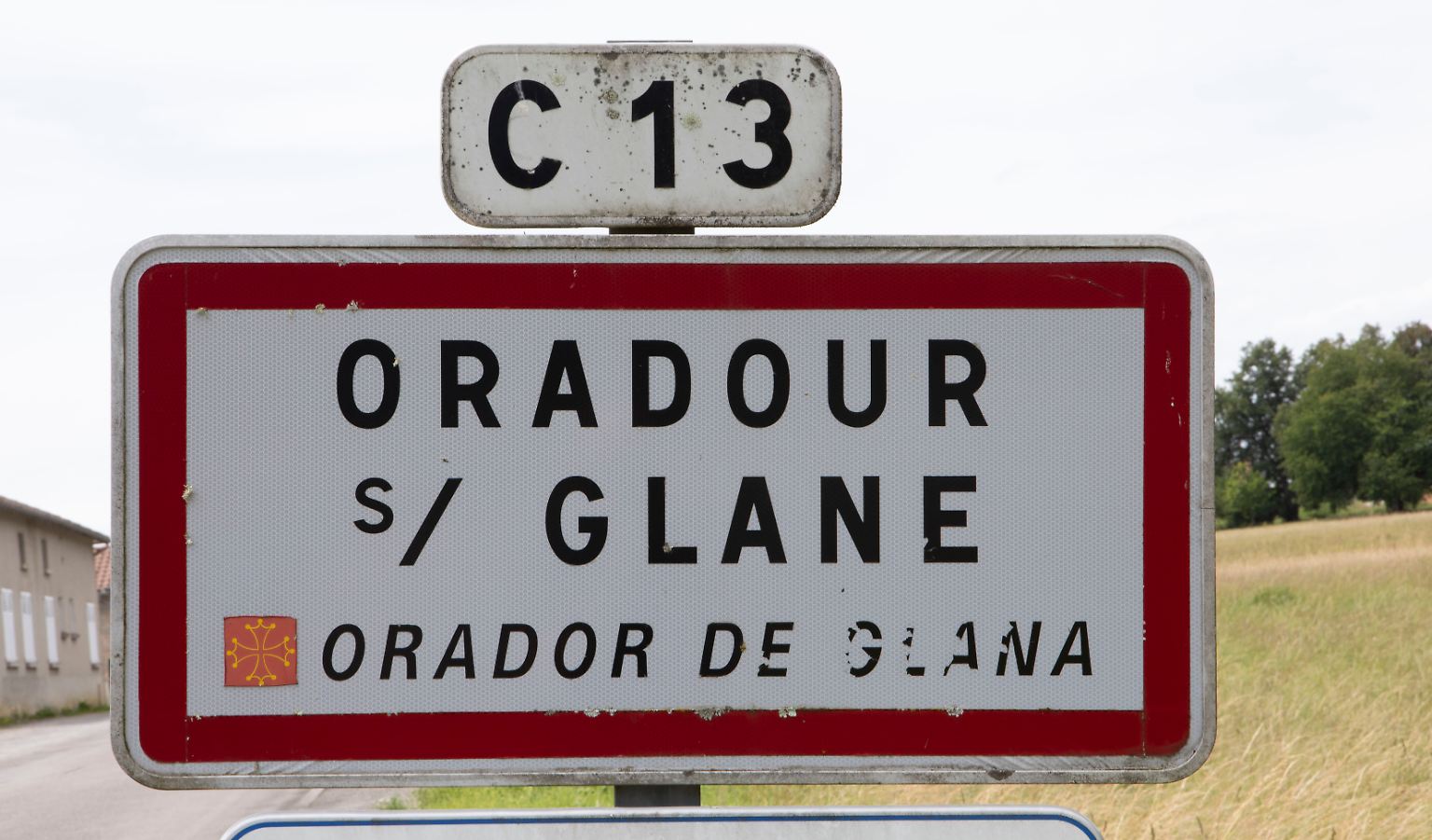 Oradour-sur-Glane. Der Name des französischen Ortes steht für eines der schlimmsten von Deutschen verübten Massaker im Zweiten Weltkrieg.