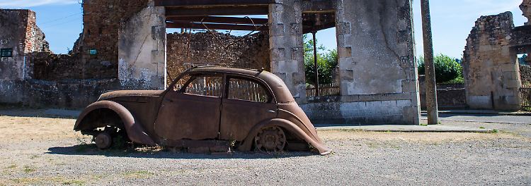 Bis heute ist der gesamte Ort ein Mahnmal.