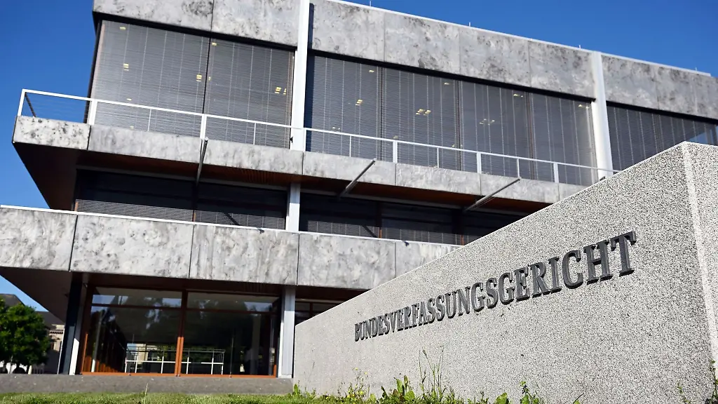 Das-Bundesverfassungsgericht-in-Karlsruhe