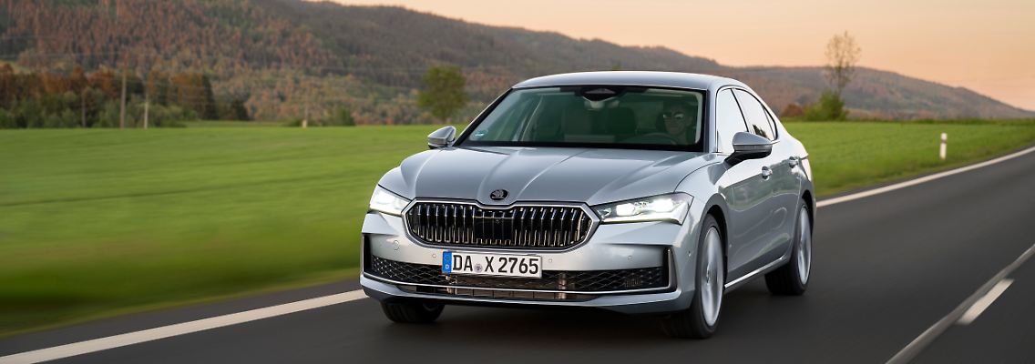 22_Skoda_Superb_Hatch.jpg