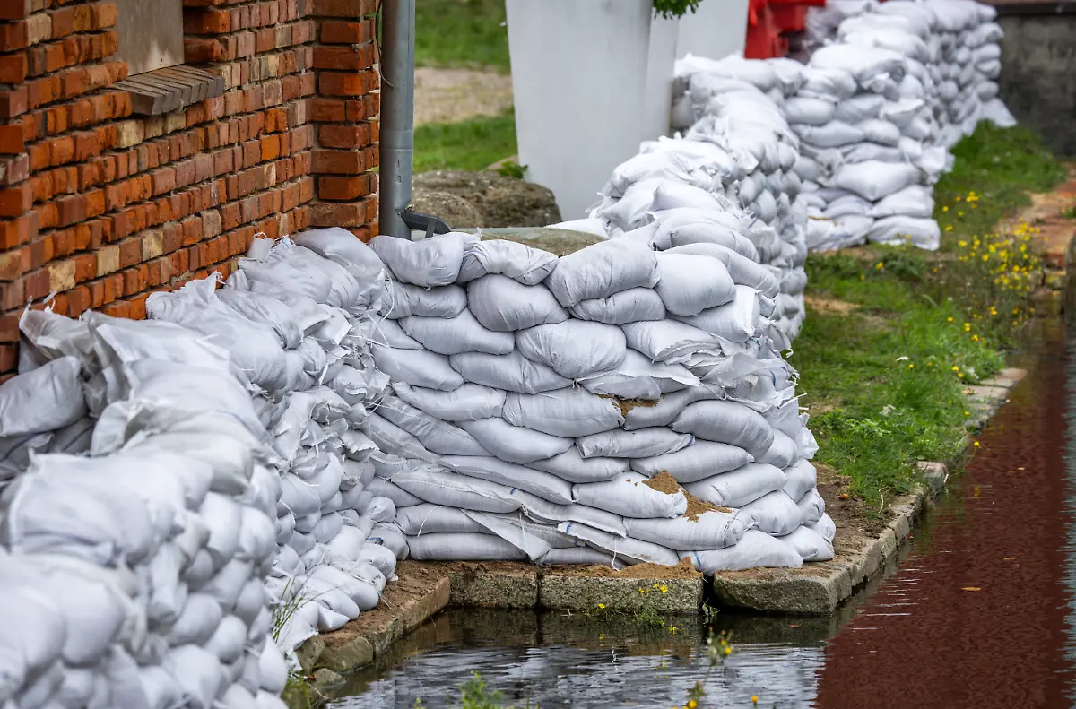 dac49d360e3b73efeee87d6c60aa8ae5