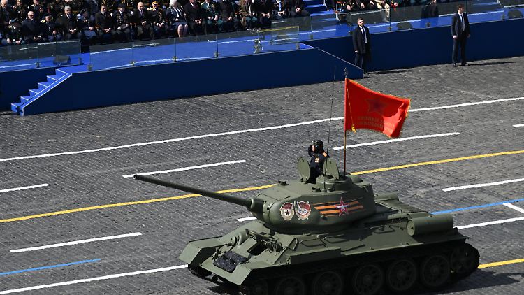 Anlässlich des 9. Mais, dem Jahrestag des Sieg gegen Nazi-Deutschland, fährt Russland Kriegsgerät in Moskau auf.