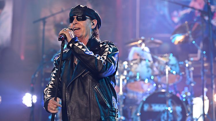 Scorpions-Sänger Klaus Meine während eines Konzerts im tschechischen Brünn im Juni 2023. 