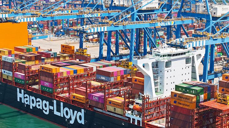 Hapag-Lloyd ist die fünftgrößte Reederei der Welt. Nach eigenen Angaben verfügt sie über 266 Containerschiffe. 