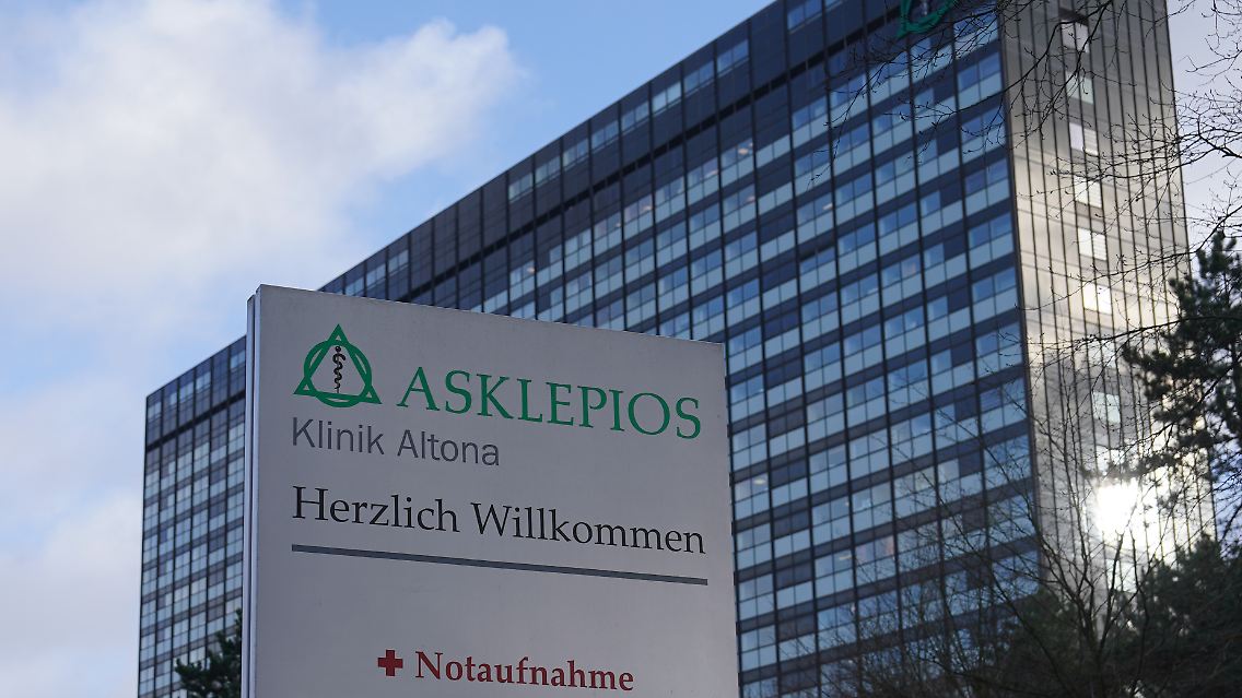 Der Rauch hat sich den Angaben zufolge bis ins 20. Obergeschoss ausgebreitet.