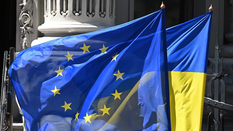 Die EU hat im Dezember bereits grundsätzlich beschlossen, Gespräche über einen Beitritt der Ukraine in die Union aufnehmen zu wollen. 
