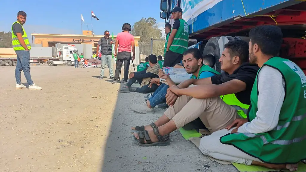 2023-10-17T162527Z-2137015342-RC2AU3A9JTTW-RTRMADP-3-ISRAEL-PALESTINIANS-EGYPT-AID-BORDER