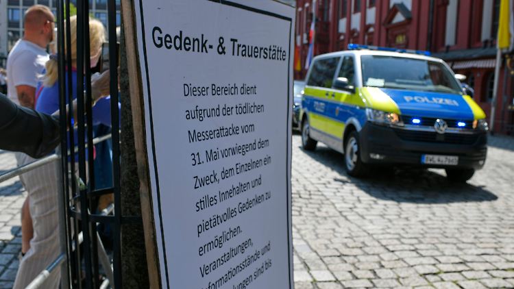 Durch die Ausrufung des Marktplatzes zur Gedenk- und Trauerstätte versucht die Stadt Mannheim, Demos am Tatort zu verhindern.