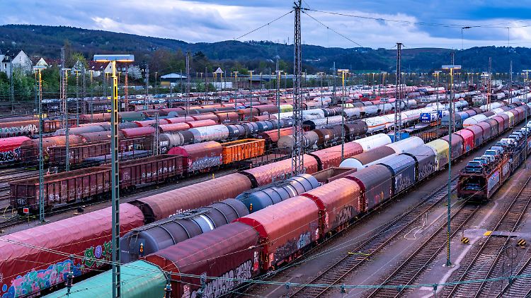 Betriebsräte und Gewerkschaft laufen Sturm gegen die geplante Form der Neuausrichtung. 