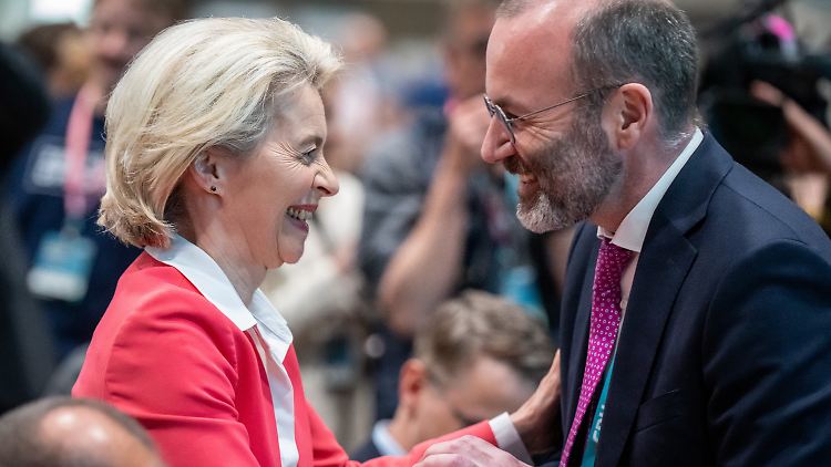 Ursula von der Leyen und Manfred Weber sind die prominentesten deutschen Europapolitiker. Weber muss als Fraktionsvorsitzender der EVP dafür sorgen, dass von der Leyen eine zweite Amtszeit an der Spitze der EU-Kommission bekommt.