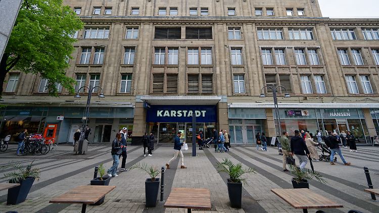 Das Warenhaus in der Kölner Breite Straße schließt doch nicht. 