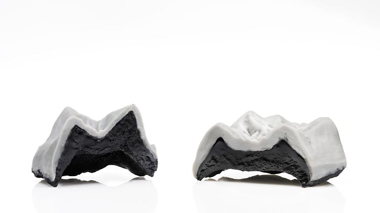 Backenzähne der beiden Menschenaffen als 3D-Druck: Der sehr dünne Zahnschmelz von Buronius manfredschmidi (links) weist darauf hin, dass er Pflanzenfresser war. Der dicke Zahnschmelz von Danuvius guggenmosi (rechts) lässt auf einen „Allesfresser“ schließen.