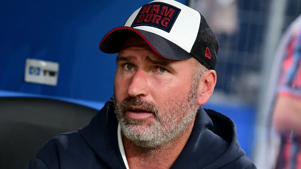 Hamburgs-Trainer-Tim-Walter-vor-dem-Spiel