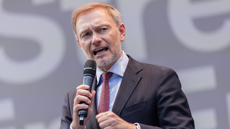 Die Ausgabenwünsche sind zu hoch: FDP-Chef Lindner erinnert die SPD an den Koalitionsvertrag. 