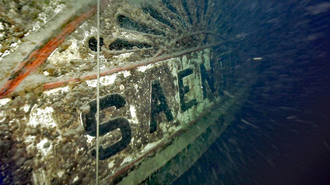 Das Dampfschiff schlummert in 210 Meter Tiefe.