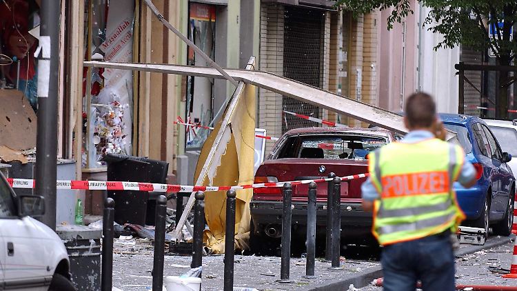 Die Keupstraße in Köln im Juni 2004: Eine Nagelbombe von Rechtsextremen verletzt 22 Menschen, einige von ihnen schwer.