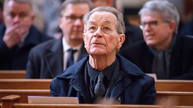 Der Kirchenaustritt sei gar nicht so einfach, er wolle ihn dennoch unbedingt vor seinem Tod vollziehen, meint Müntefering.