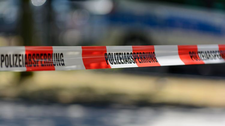 Für Montag stellte ein Polizeisprecher eine Mitteilung mit näheren Angaben zu dem Fall in Aussicht.