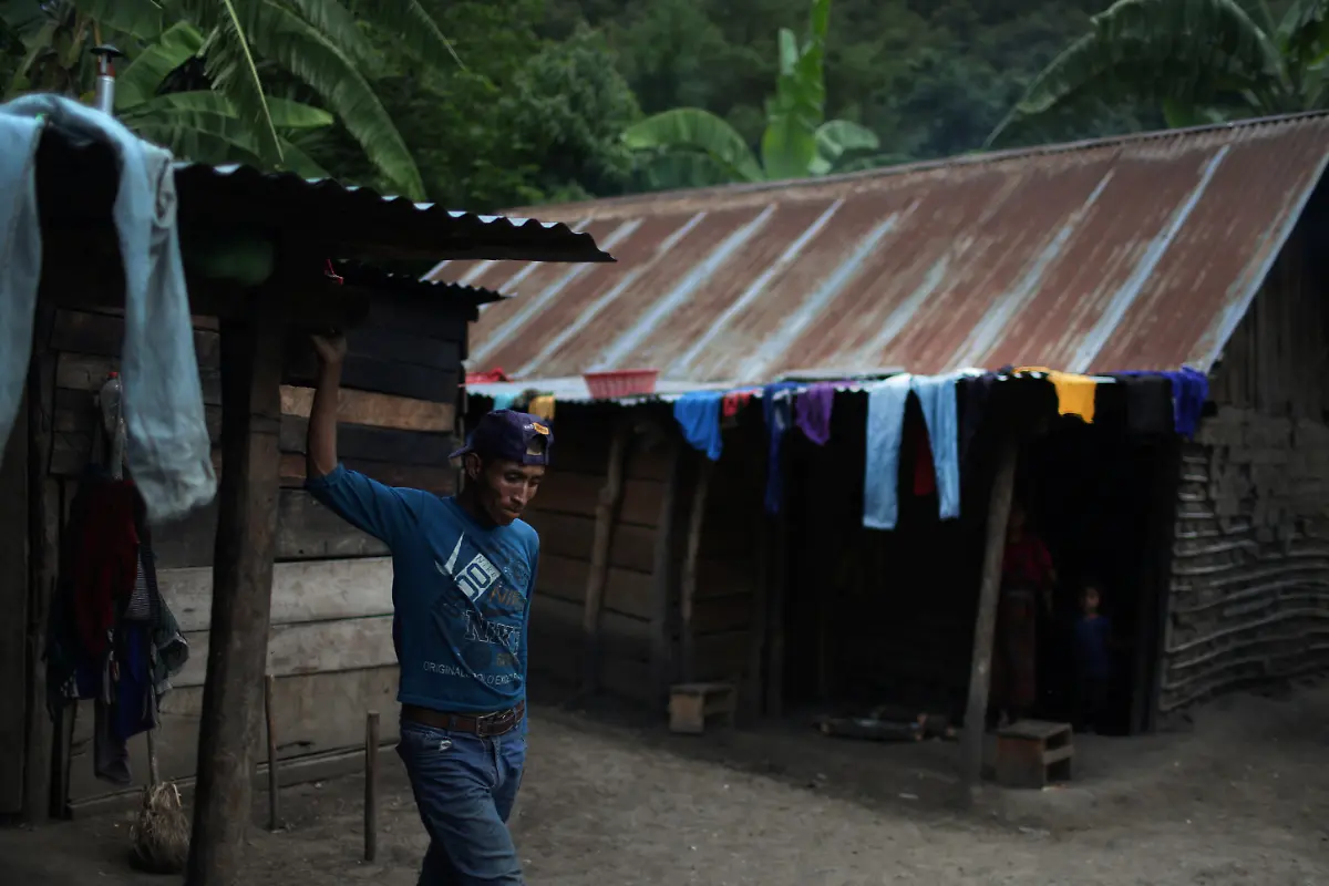 2023-10-12T100443Z-125531387-RC26P2AHCK1N-RTRMADP-3-GUATEMALA-CLIMATECHANGE-HUNGER-VILLAGE