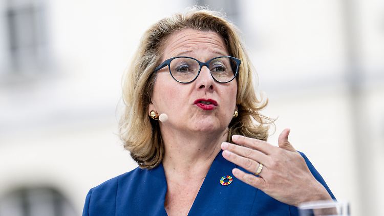 "Deutschland übt keinen Druck aus", sagt SPD-Ministerin Schulze. 
