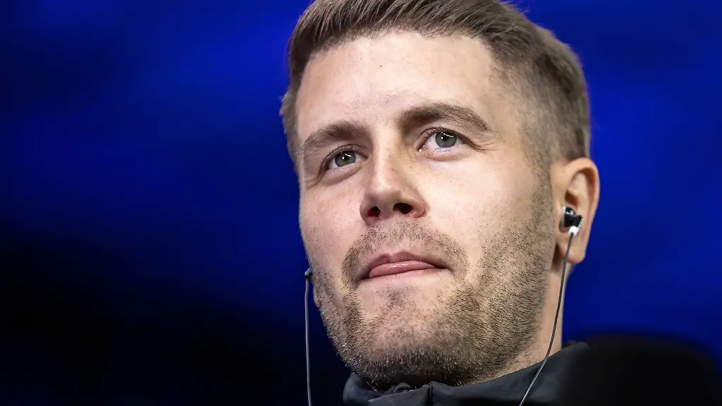 Fabian-Huerzeler-versucht-die-Hochstimmung-beim-Fussball-Zweitligisten-FC-St-Pauli-zu-daempfen