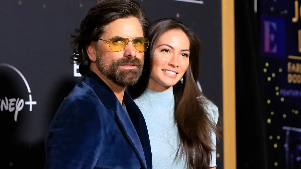 John-Stamos-mit-seiner-Parnterin-Caitlin-McHugh