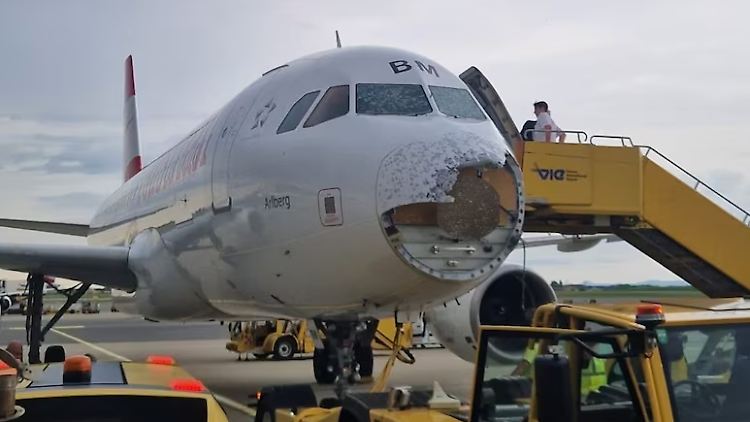 Die Crew des beschädigten Flugzeugs ist, wie üblich in solchen Fällen, für eine Woche freigestellt.