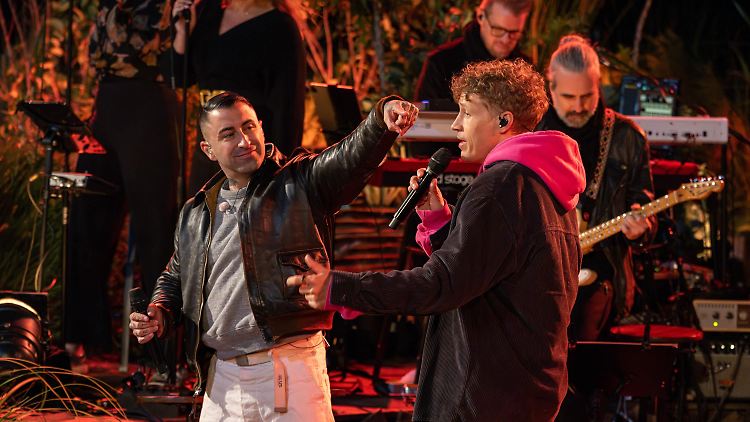 Sammy Amara und Tim Bendzko rocken gemeinsam die Bühne.